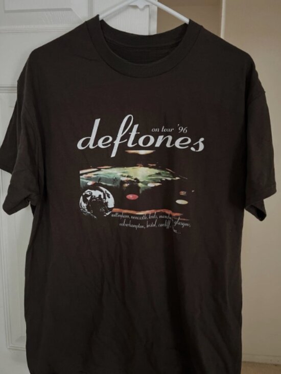 Gildan Other - Deftones On Tour '96 Vintage Band Graphic T-Shirt